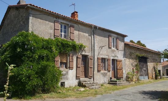 Property for Sale : 3 bedrooms House in AUGIGNAC. Price: 87 000 €