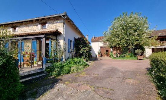 Property for Sale : 4 bedrooms House in SAINT-PARDOUX-LA-RIVIERE. Price: 243 000 €